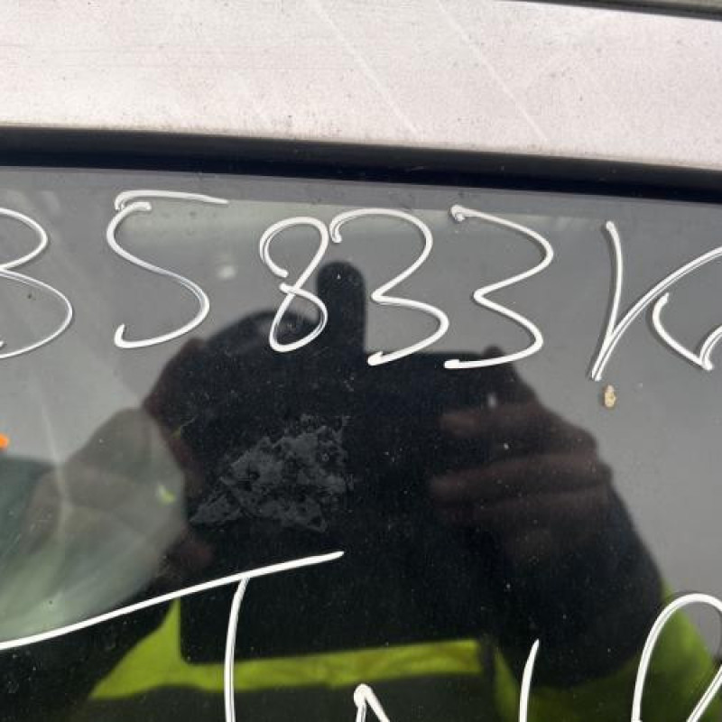Porte avant droit OPEL CORSA D Photo n°19
