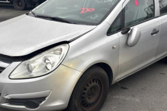 Feu arriere stop central OPEL CORSA D Photo n°1