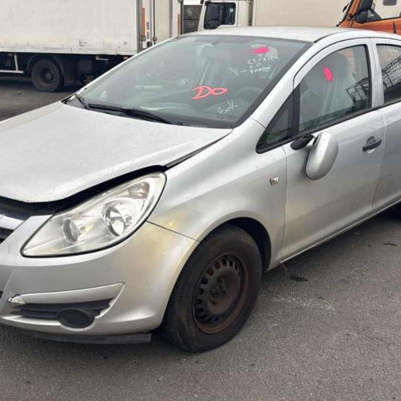 Feu arriere stop central OPEL CORSA D Photo n°1