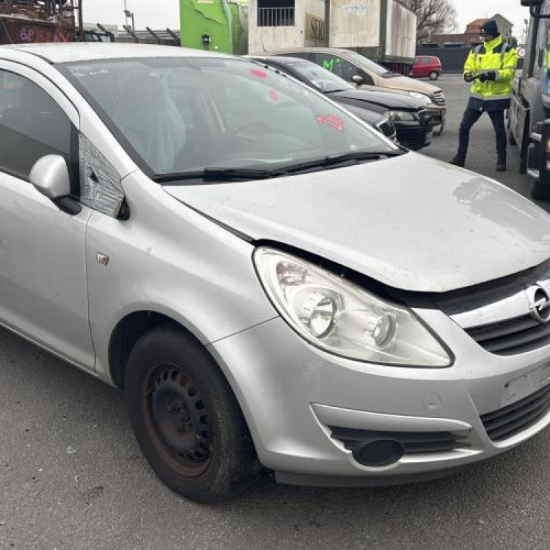 Feu arriere stop central OPEL CORSA D Photo n°2