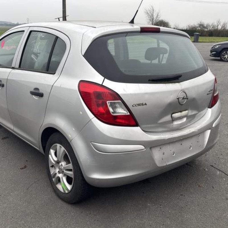 Feu arriere stop central OPEL CORSA D Photo n°4