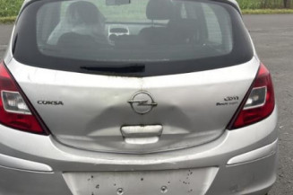Feu arriere stop central OPEL CORSA D
