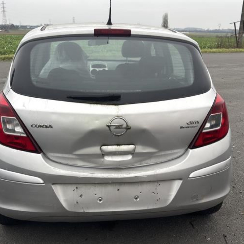 Feu arriere stop central OPEL CORSA D Photo n°5