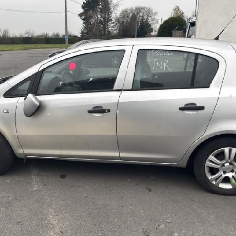 Feu arriere stop central OPEL CORSA D Photo n°6