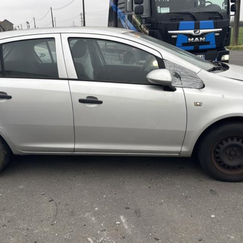Feu arriere stop central OPEL CORSA D Photo n°7