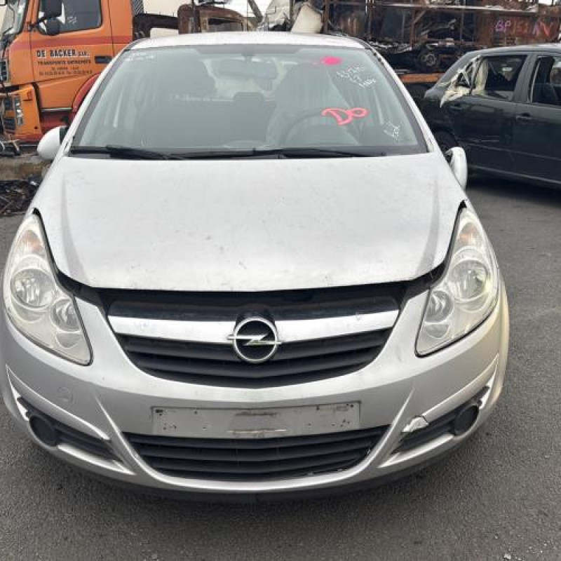 Feu arriere stop central OPEL CORSA D Photo n°8