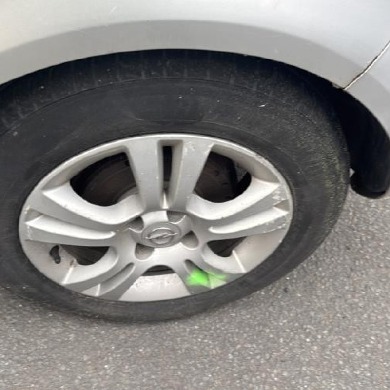 Feu arriere stop central OPEL CORSA D Photo n°10