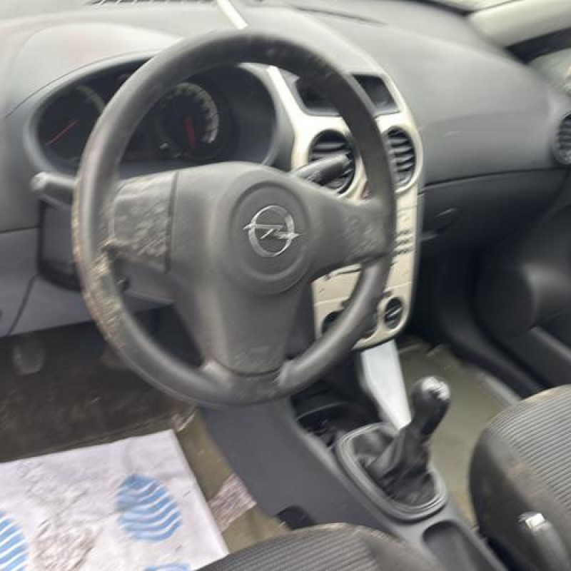 Feu arriere stop central OPEL CORSA D Photo n°13