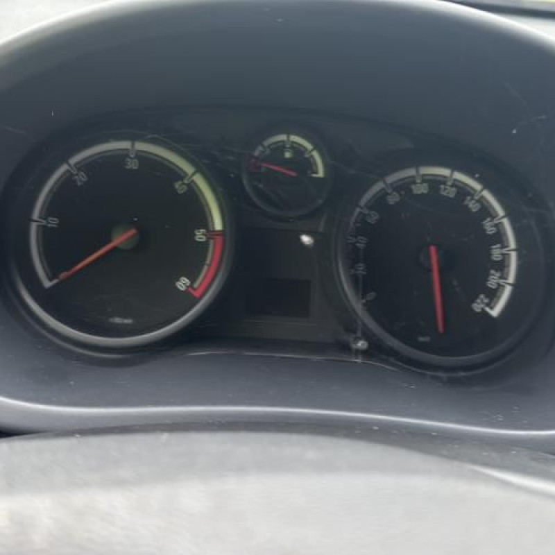 Feu arriere stop central OPEL CORSA D Photo n°18
