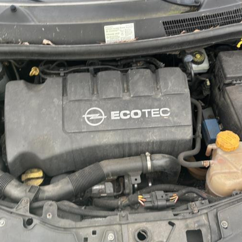 Feu arriere stop central OPEL CORSA D Photo n°19