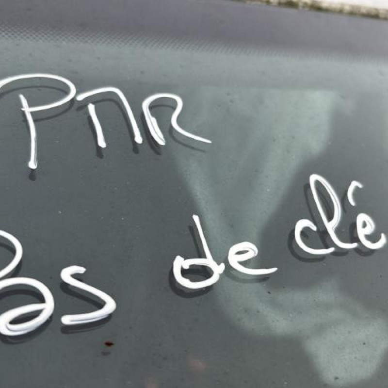 Feu arriere stop central OPEL CORSA D Photo n°20
