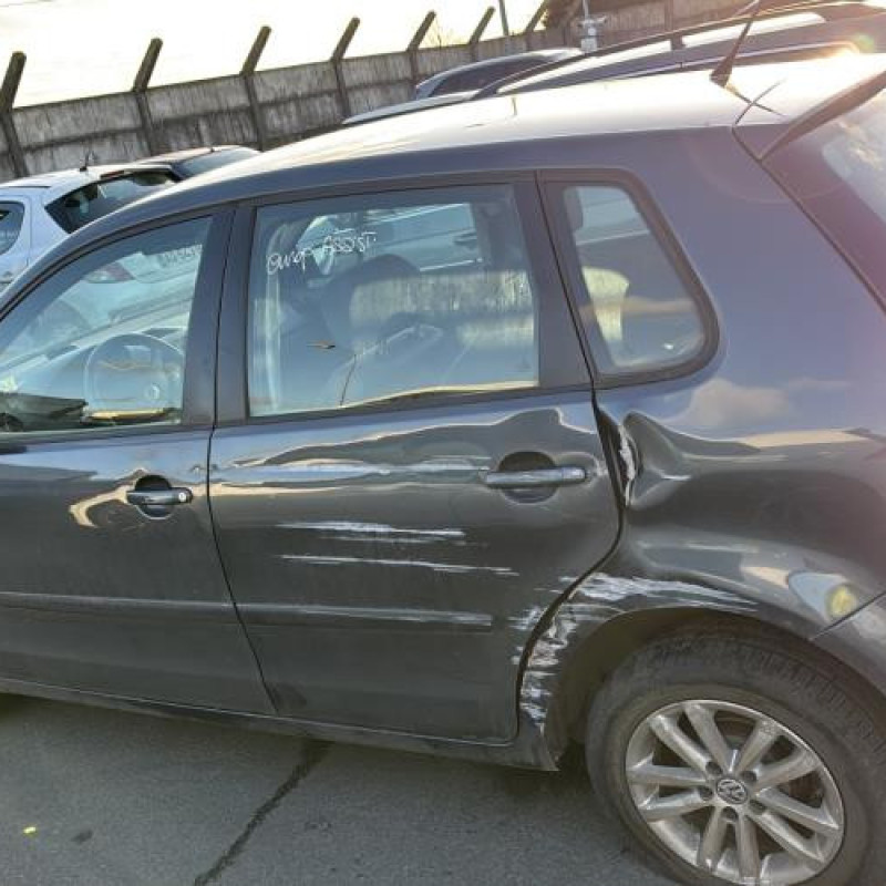 Calandre VOLKSWAGEN POLO 4 Photo n°11