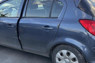 Bouton de coffre OPEL CORSA D Photo n°1