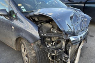 Bouton de coffre OPEL CORSA D