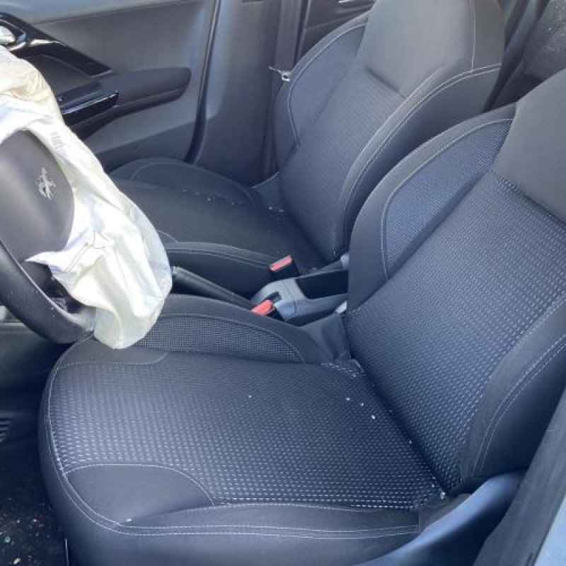 Attache ceinture arriere gauche PEUGEOT 208 1 Photo n°10