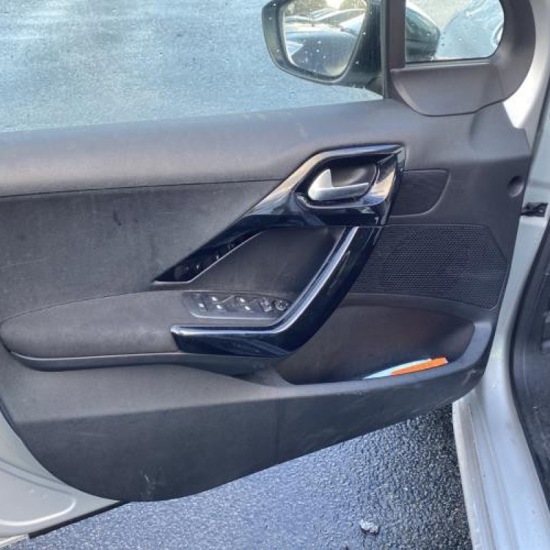 Ceinture arriere gauche PEUGEOT 208 1 Photo n°8