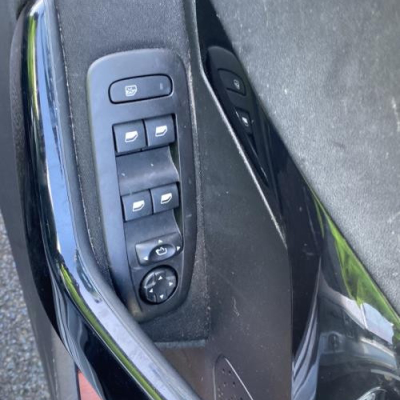 Ceinture arriere gauche PEUGEOT 208 1 Photo n°9