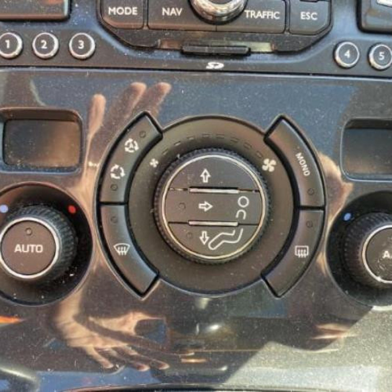 Leve vitre electrique avant gauche PEUGEOT 3008 1 Photo n°19