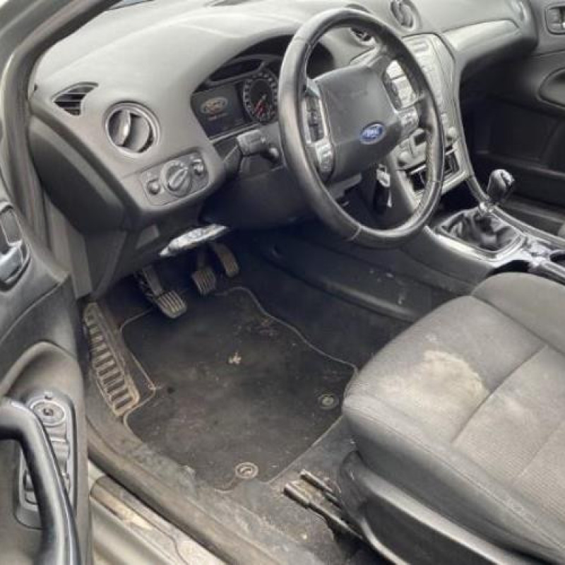 Vitre arriere droit FORD MONDEO 3 Photo n°8