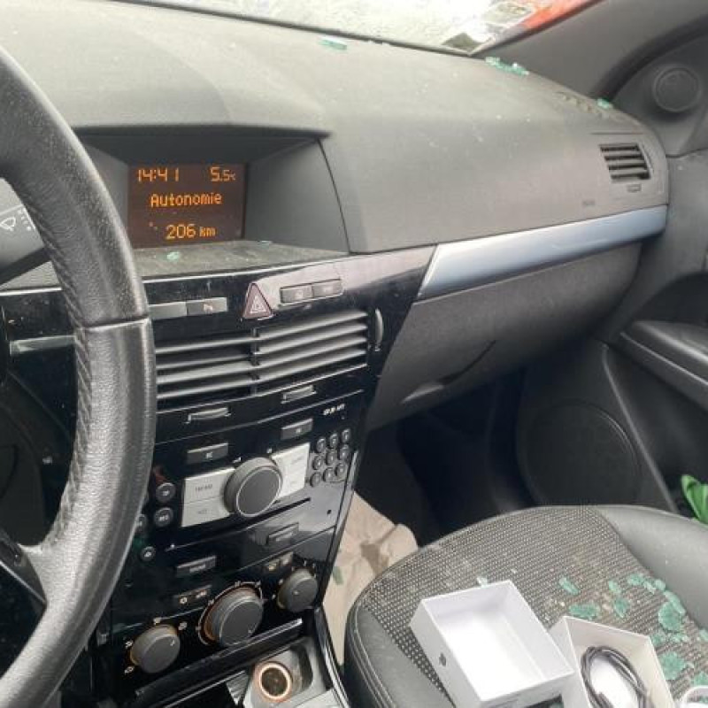 Custode arriere gauche OPEL ASTRA H Photo n°8