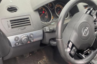 Custode arriere gauche OPEL ASTRA H