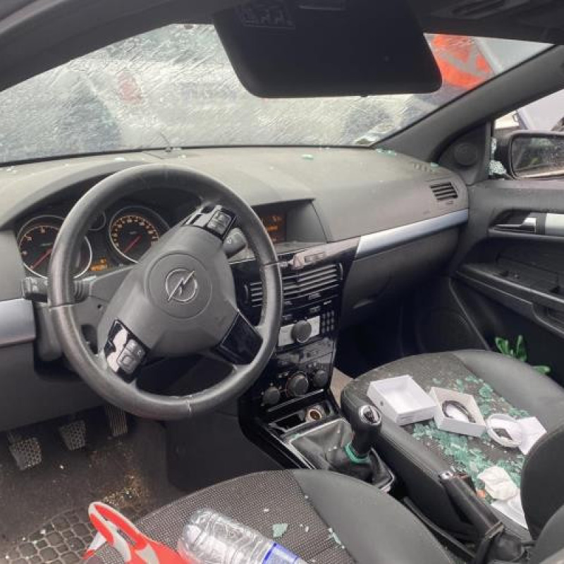 Custode arriere gauche OPEL ASTRA H Photo n°19
