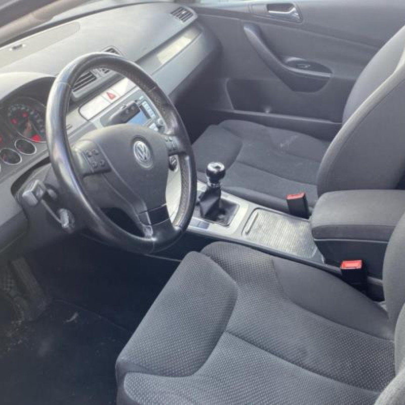 Etrier arriere droit (freinage) VOLKSWAGEN PASSAT 5 Photo n°8