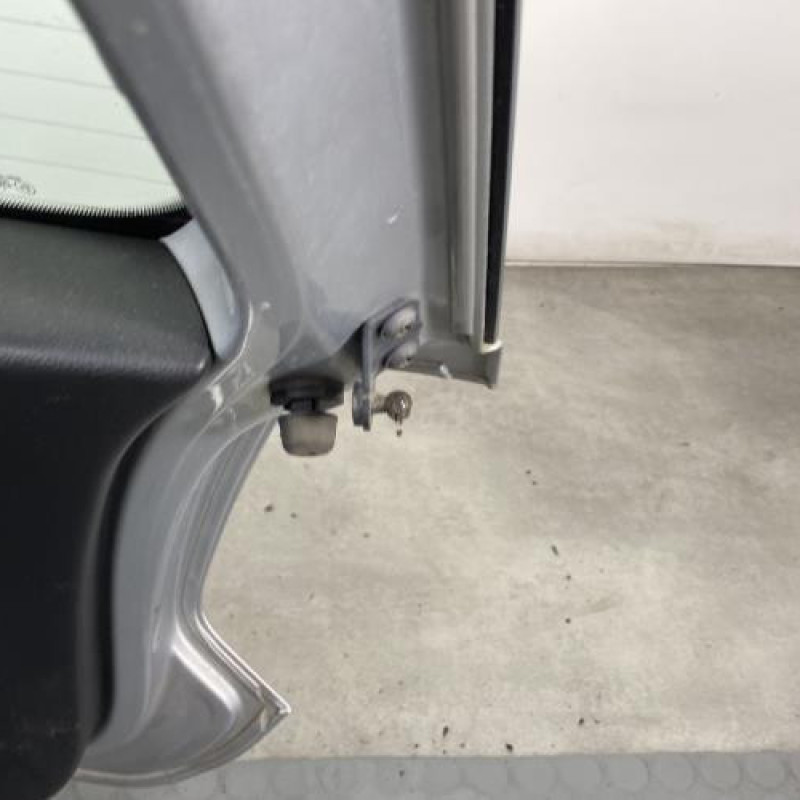 Malle/Hayon arriere VOLKSWAGEN POLO 5 Photo n°8