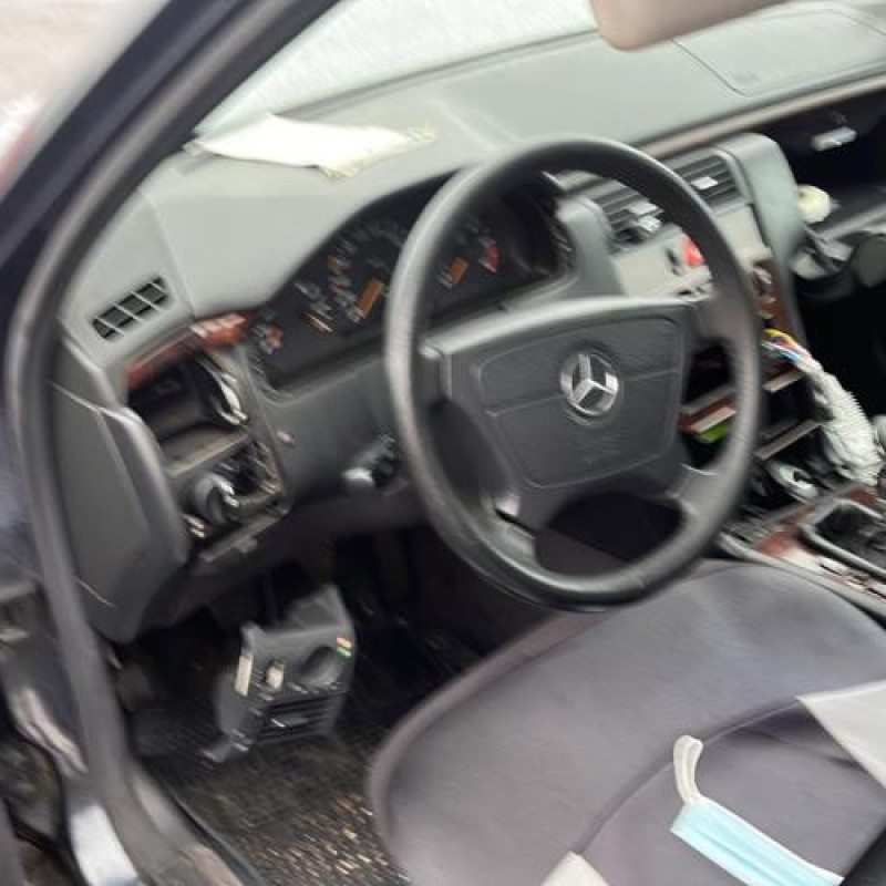 Optique avant principal droit (feux)(phare) MERCEDES CLASSE E 210 Photo n°6