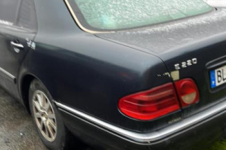 Optique avant principal droit (feux)(phare) MERCEDES CLASSE E 210