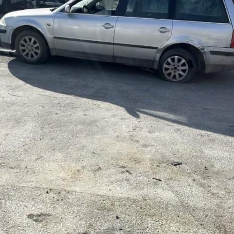 Feu arriere principal droit (feux) VOLKSWAGEN PASSAT 4 Photo n°9
