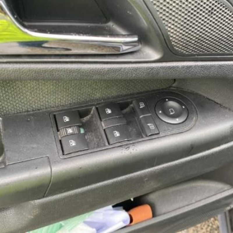 Feu arriere principal droit (feux) OPEL ZAFIRA B Photo n°10