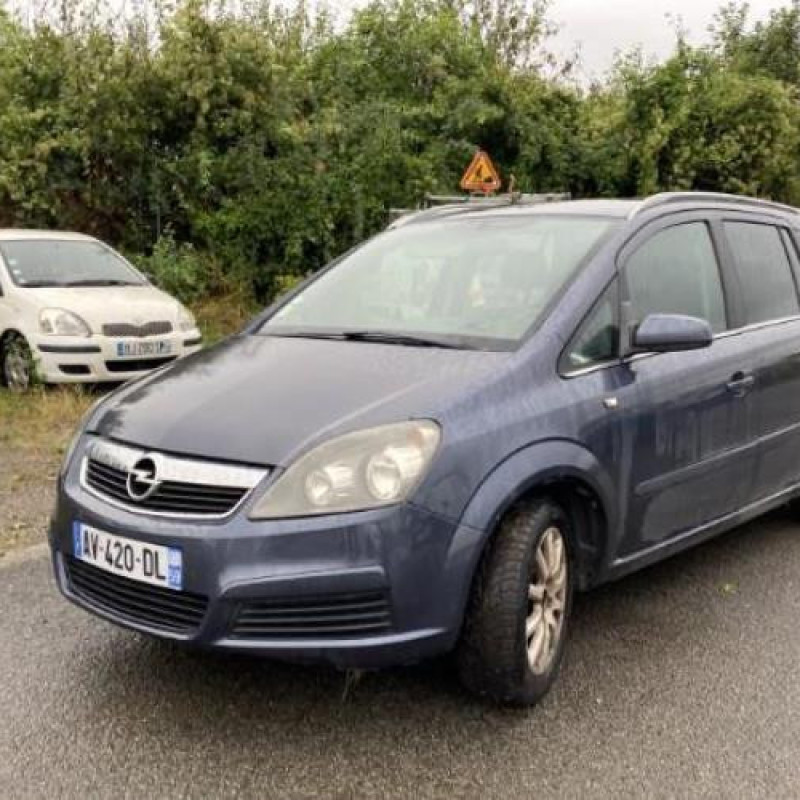 Feu arriere principal droit (feux) OPEL ZAFIRA B Photo n°16