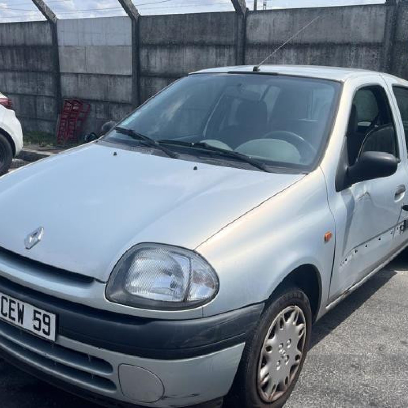 Calandre RENAULT CLIO 2 Photo n°9