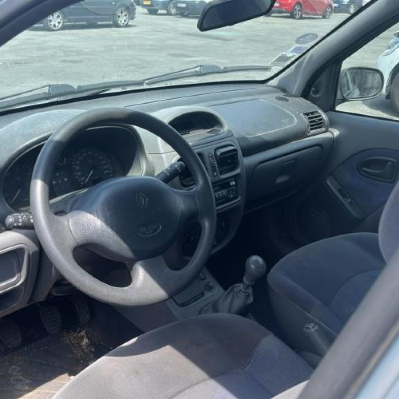 Calandre RENAULT CLIO 2 Photo n°11