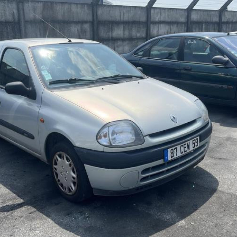 Calandre RENAULT CLIO 2 Photo n°14