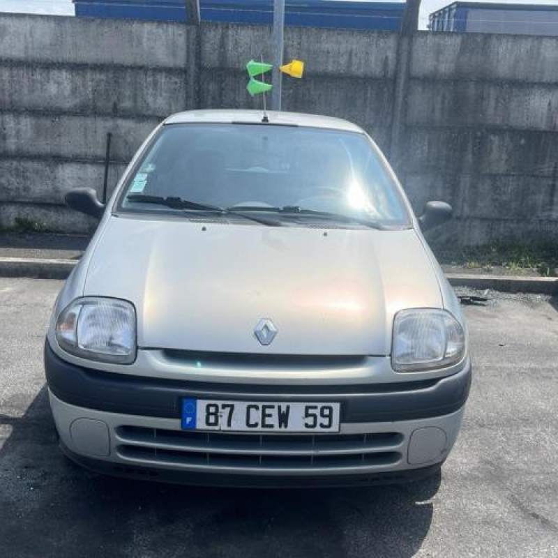 Calandre RENAULT CLIO 2 Photo n°15