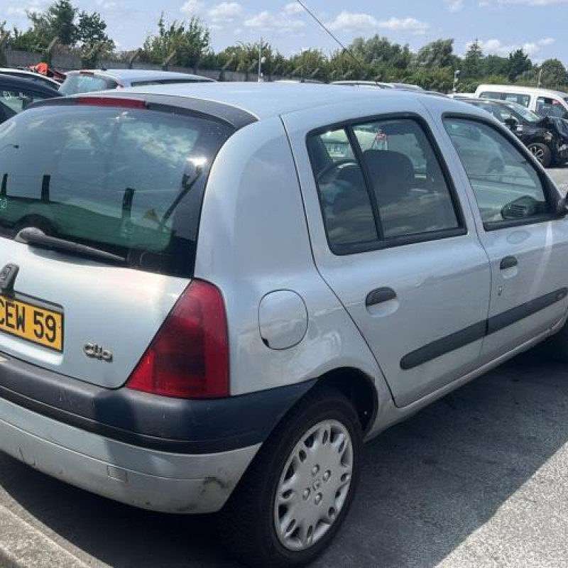 Calandre RENAULT CLIO 2 Photo n°16