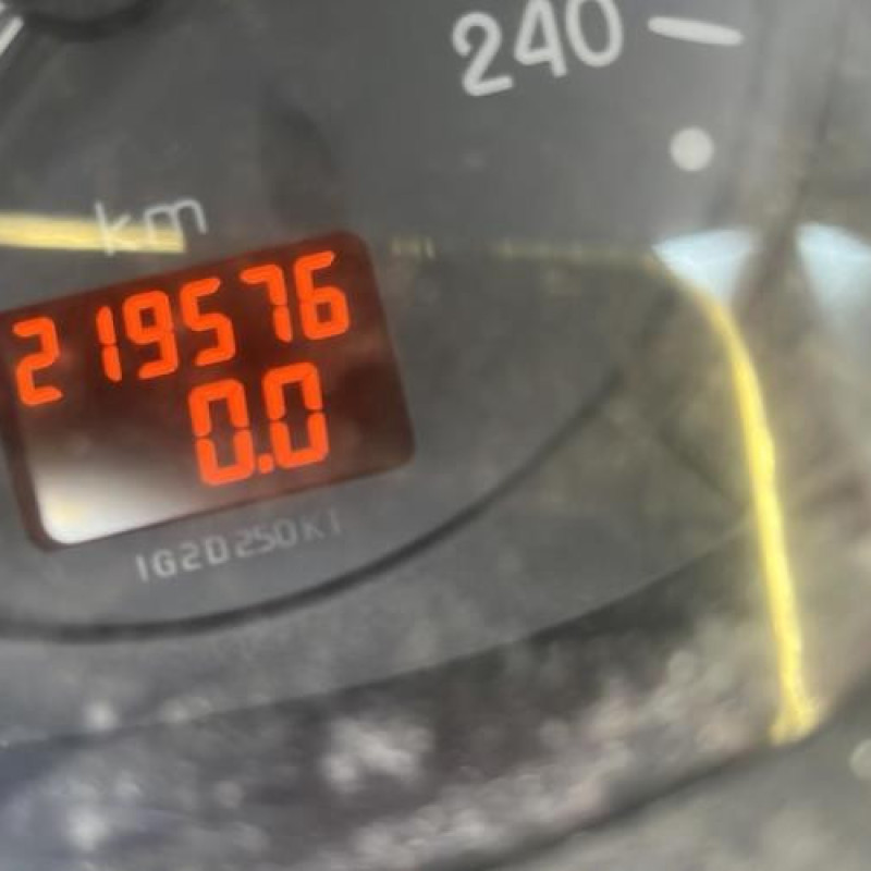 Calandre RENAULT CLIO 2 Photo n°17