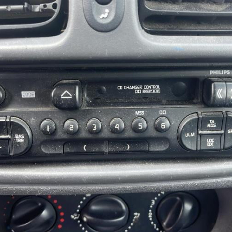 Porte avant droit RENAULT CLIO 2 Photo n°13