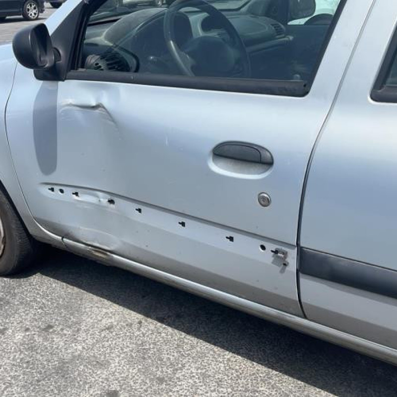 Porte avant droit RENAULT CLIO 2 Photo n°14