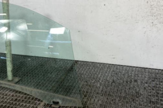 Vitre avant droit PEUGEOT 208 1