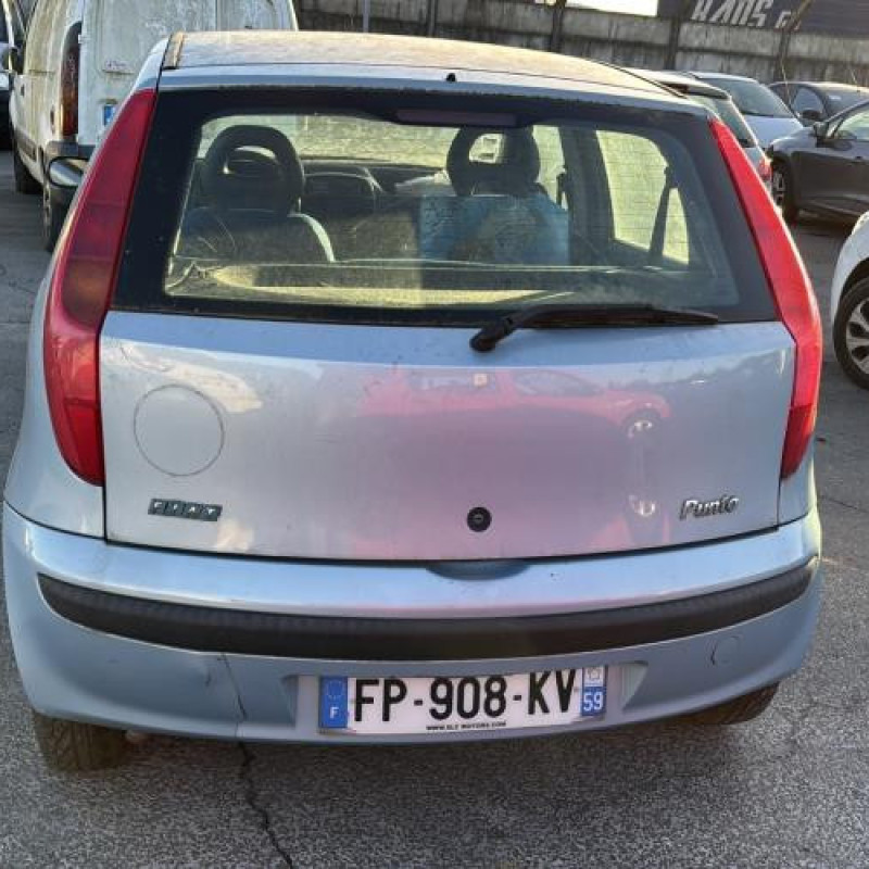 Vitre avant droit FIAT PUNTO 2 Photo n°10