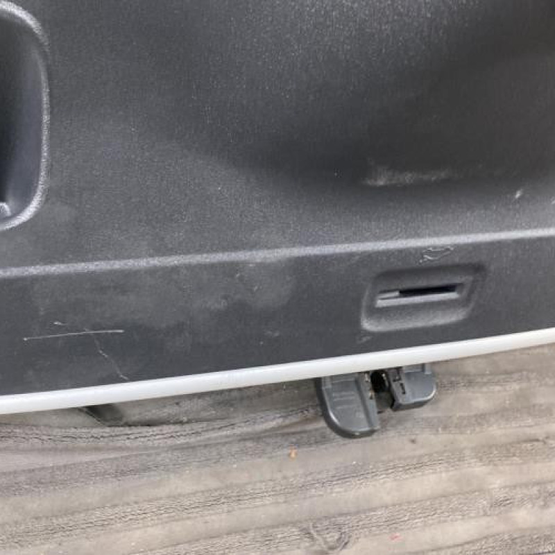 Malle/Hayon arriere VOLKSWAGEN UP Photo n°10