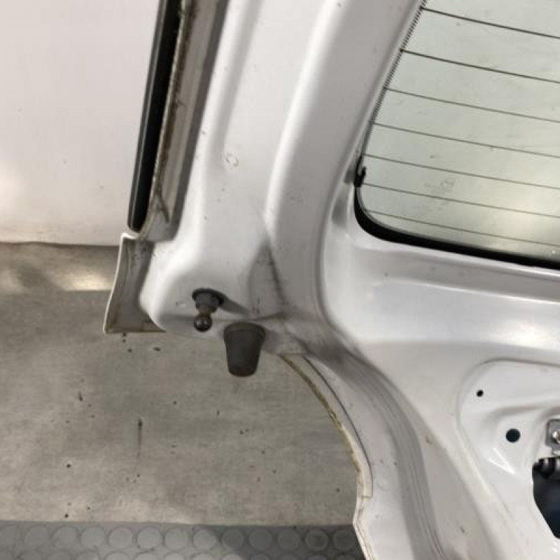 Malle/Hayon arriere MAZDA 2 2 Photo n°8