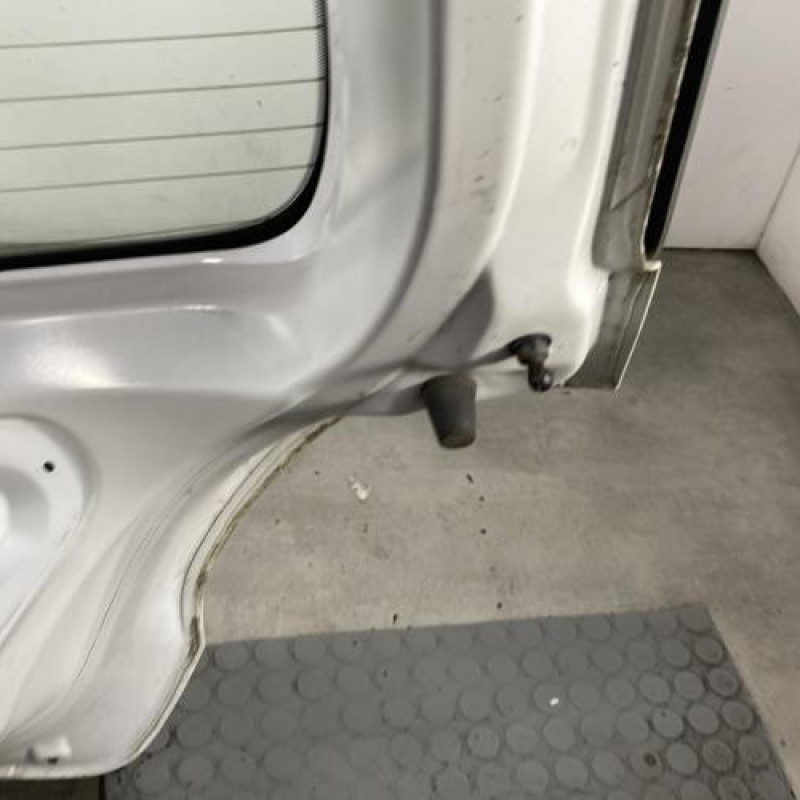 Malle/Hayon arriere MAZDA 2 2 Photo n°9