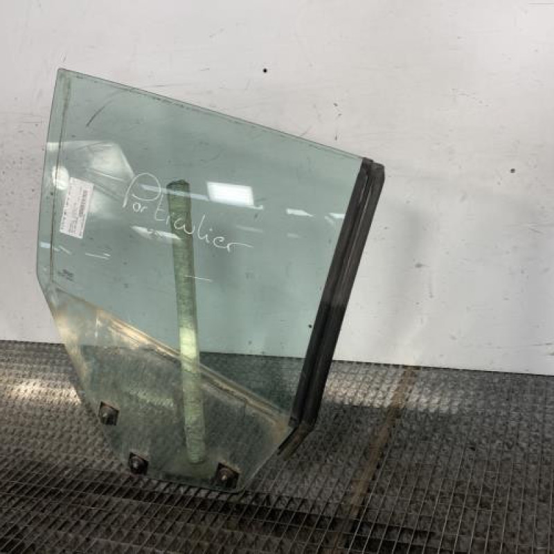 Vitre arriere droit RENAULT AVANTIME Photo n°3