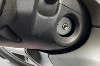 Pivot de moyeu avant gauche OPEL VIVARO 1