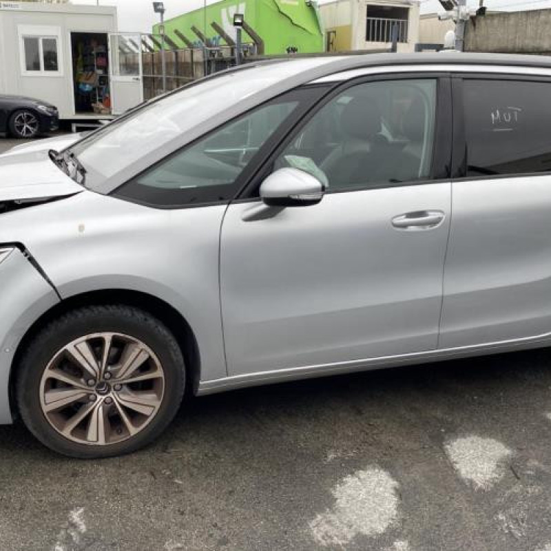 Pare boue arriere droit CITROEN C4 GRAND PICASSO 2 Photo n°18