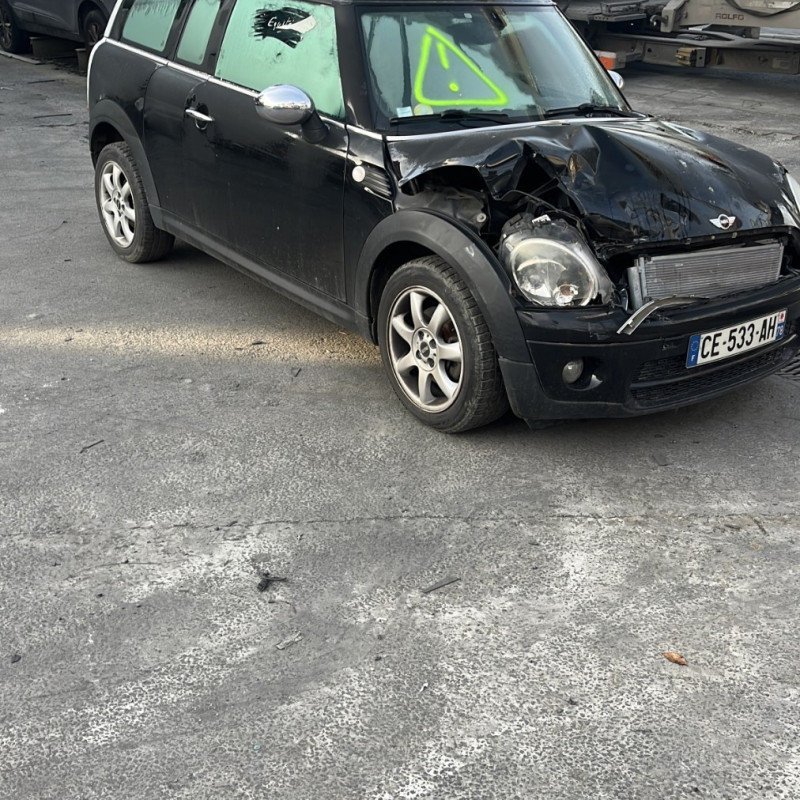 MINI MINI 2 R55 CLUBMAN PHASE 1 BREAK 1.6D - 16V TURBO COOPER D Photo n°2